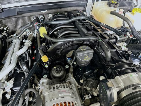 Used 2022 Jeep Gladiator Sport image 32