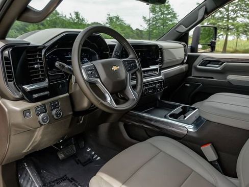 Used 2025 Chevrolet Silverado 3500 LTZ w/ LTZ Texas Edition AWD/4WD image 4