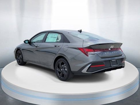 New 2026 Hyundai Elantra SEL Sport FWD image 3