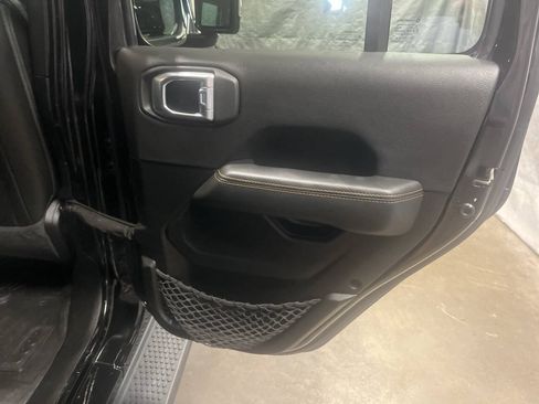 Used 2022 Jeep Wrangler Unlimited Sahara AWD/4WD image 30