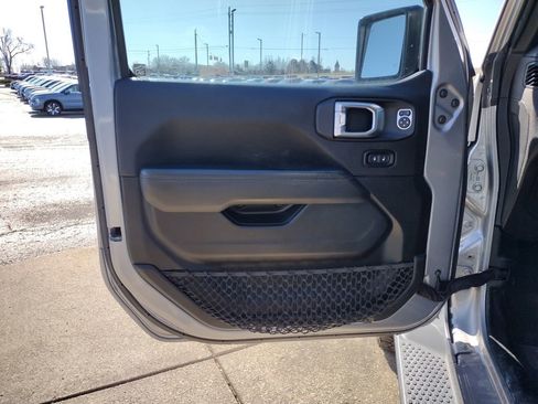 Used 2021 Jeep Wrangler Unlimited Sahara image 20
