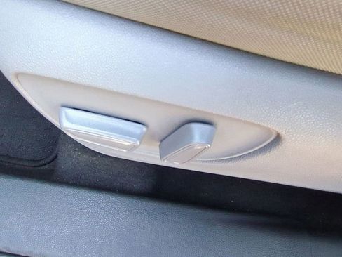 Used 2023 Toyota Highlander LE image 17