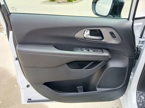 New 2026 Chrysler Pacifica Select w/ S Appearance Package FWD image 11