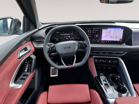 New 2025 Audi SQ5 Prestige image 12