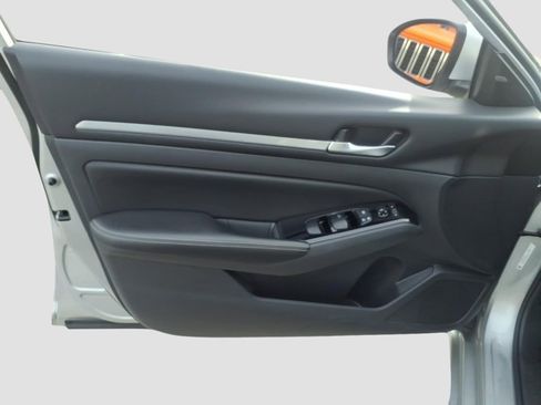 Used 2023 Nissan Altima 2.5 SV image 17