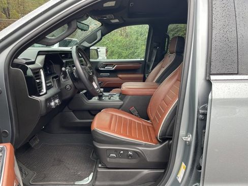 Used 2024 GMC Sierra 1500 Denali Ultimate image 9