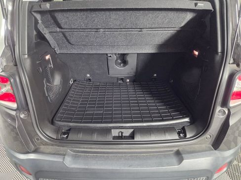Used 2017 Jeep Renegade Limited FWD image 28
