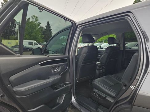 Used 2025 Honda Pilot EX-L image 18