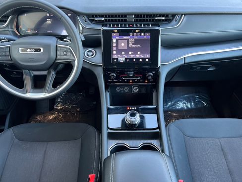 Used 2023 Jeep Grand Cherokee L Laredo image 10