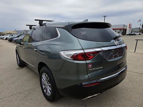 Used 2024 Buick Enclave Essence image 3