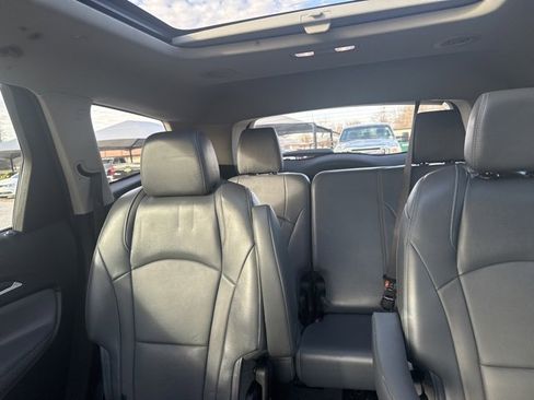 Used 2020 Buick Enclave Essence w/ Sport Touring Edition image 6