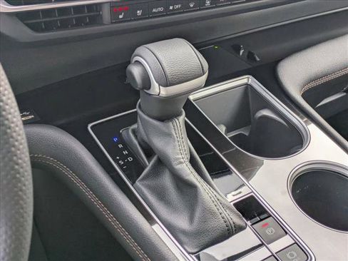 Used 2025 Toyota Sienna Platinum image 14