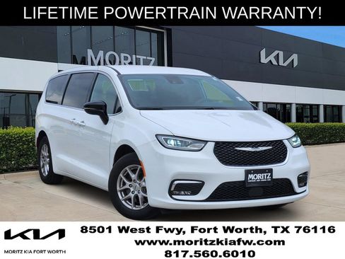 Used 2025 Chrysler Pacifica Select FWD image 1