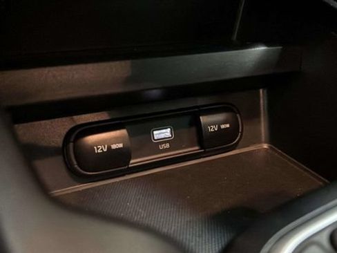 Used 2025 Kia Soul LX w/ LX Technology Package FWD image 26