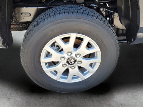 Used 2024 Toyota Tacoma SR5 AWD/4WD image 38