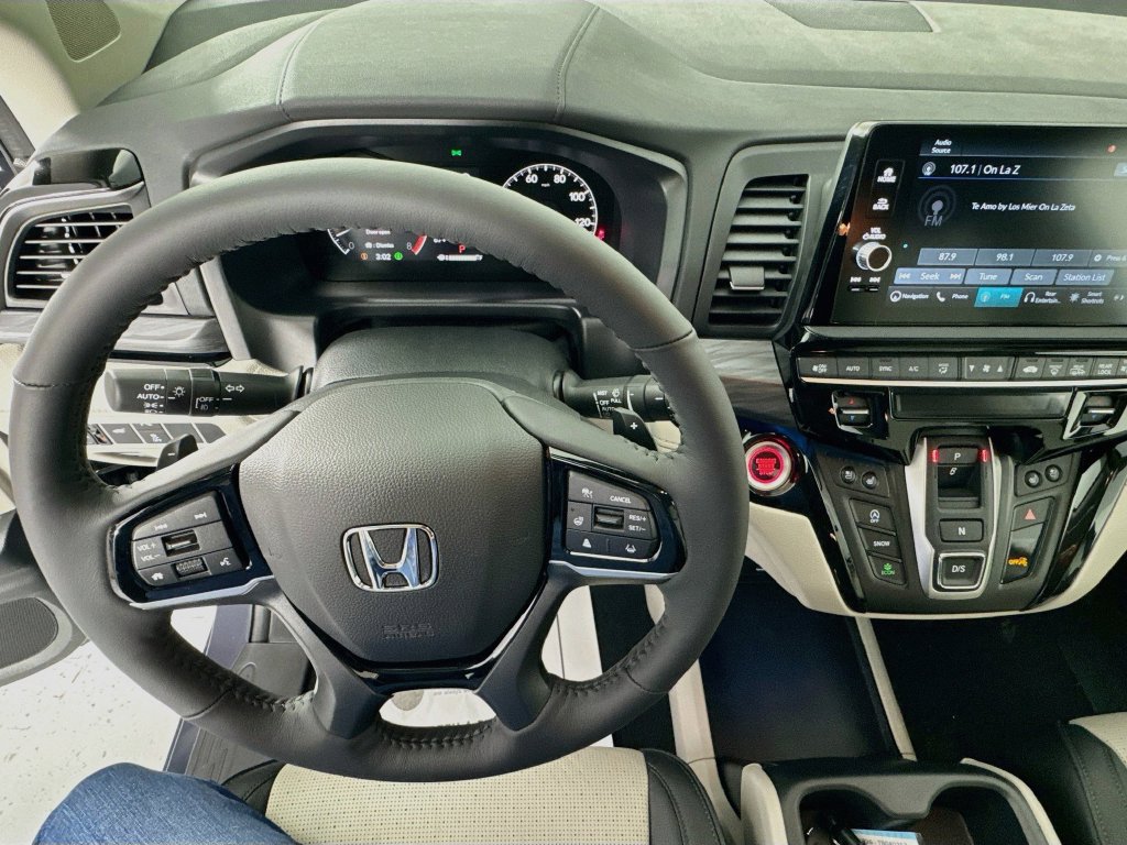 Used 2026 Honda Odyssey Elite image 14