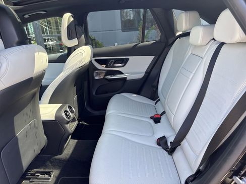 Used 2024 Mercedes-Benz GLC 300 4MATIC image 22