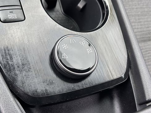 Used 2021 Nissan Rogue S image 6