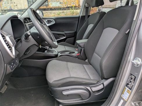 Used 2022 Kia Soul LX w/ Technology Package image 7