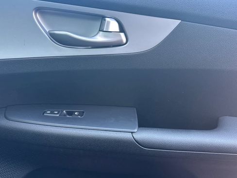 Used 2024 Kia Forte LXS FWD image 17