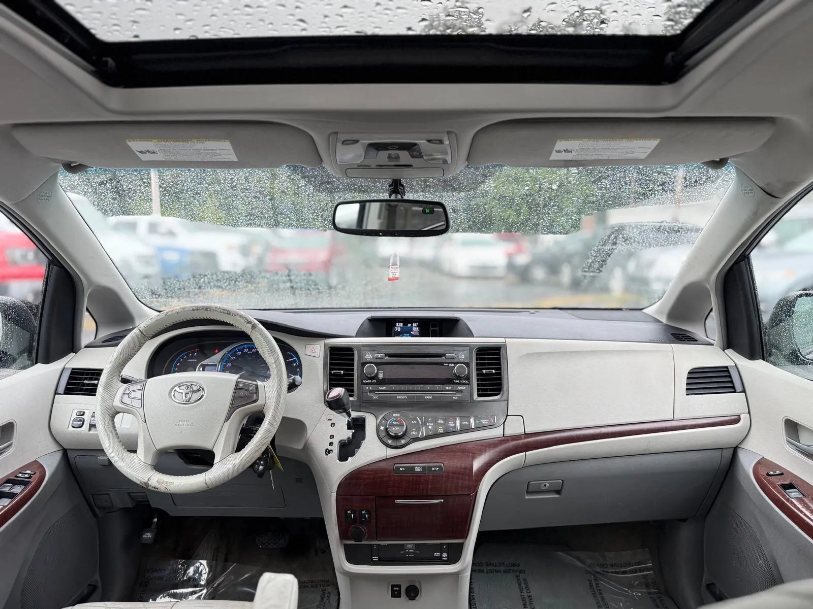 Used 2011 Toyota Sienna XLE w/ Entertainment Pkg FWD image 17