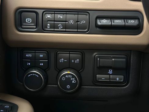 Certified 2021 Chevrolet Tahoe Premier w/ Premium Package image 44