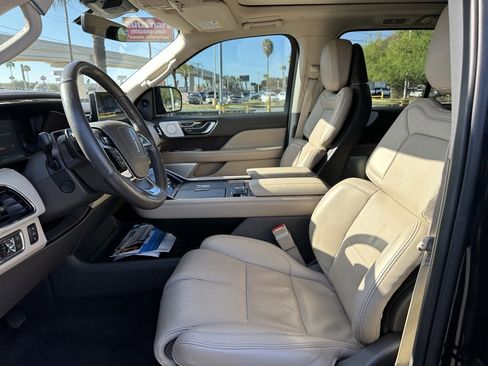 Used 2023 Lincoln Navigator Reserve image 11