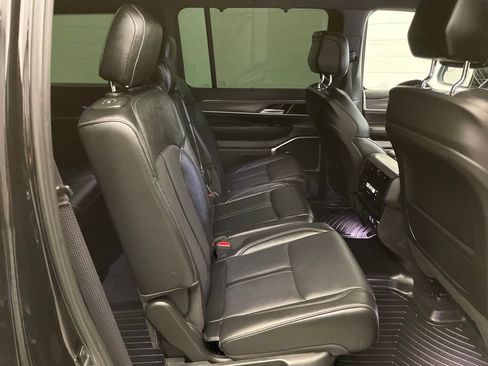 Certified 2023 Jeep Wagoneer Series III w/ Convenience Group I AWD/4WD image 28