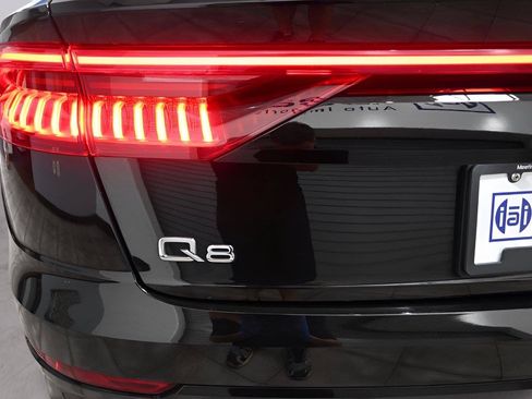 Used 2023 Audi Q8 Prestige AWD/4WD image 38