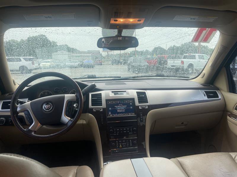 Used 2011 Cadillac Escalade Luxury AWD/4WD image 11