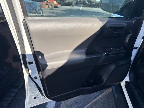 Used 2022 Toyota Tacoma SR image 17