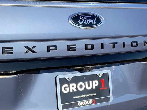 Used 2023 Ford Expedition Limited AWD/4WD image 9