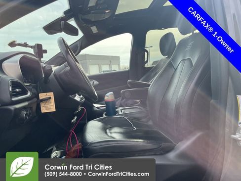 Used 2021 Chrysler Pacifica Touring-L w/ Premium & Safety Sphere Group image 2