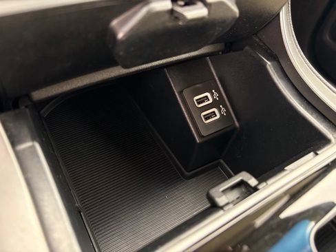Used 2020 Ford Edge SE FWD image 18