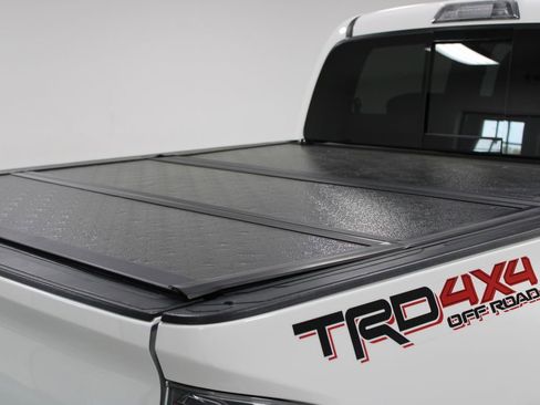 Used 2022 Toyota Tacoma TRD Off-Road w/ Technology Package image 16