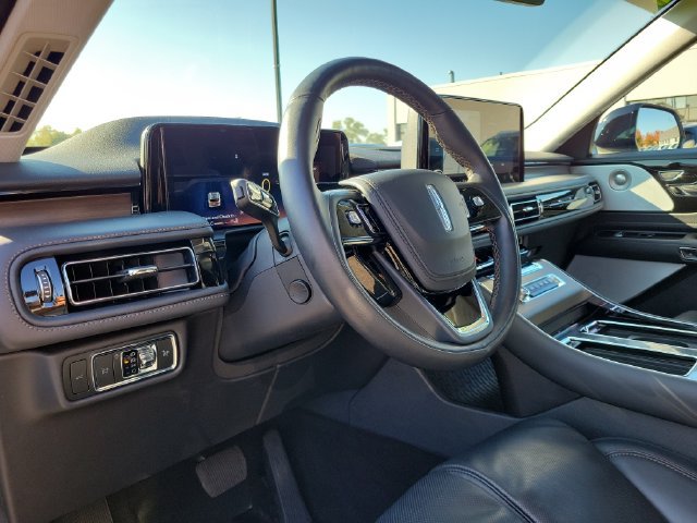 Used 2025 Lincoln Aviator Reserve w/ Equipment Group 201A AWD/4WD image 6