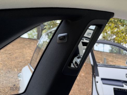Used 2018 Rolls-Royce Ghost RWD image 39