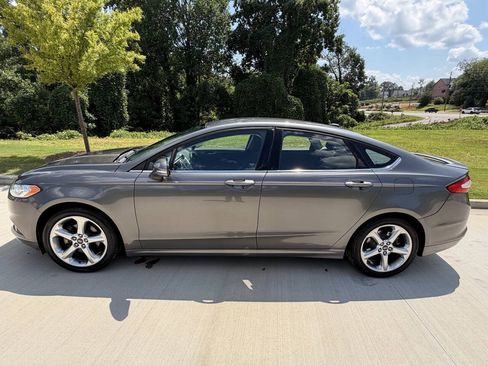 Used 2014 Ford Fusion SE w/ Equipment Group 201A FWD image 8