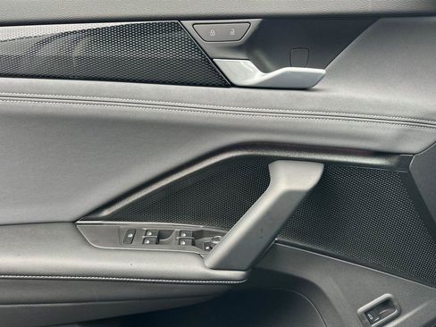 New 2026 Volkswagen Tiguan SE image 10