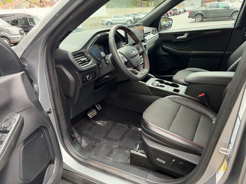 Used 2023 Ford Escape ST-Line Select w/ Tech Pack #1 AWD/4WD image 9