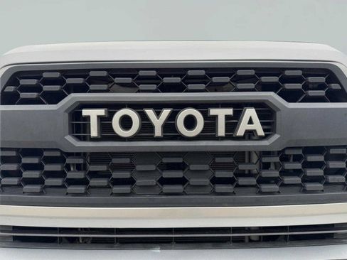 Used 2017 Toyota Tacoma SR5 image 13