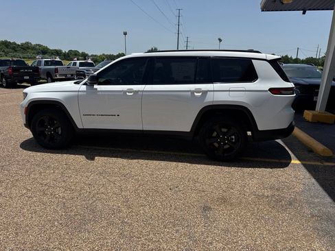 Used 2024 Jeep Grand Cherokee L Limited w/ Black Appearance Package RWD image 7