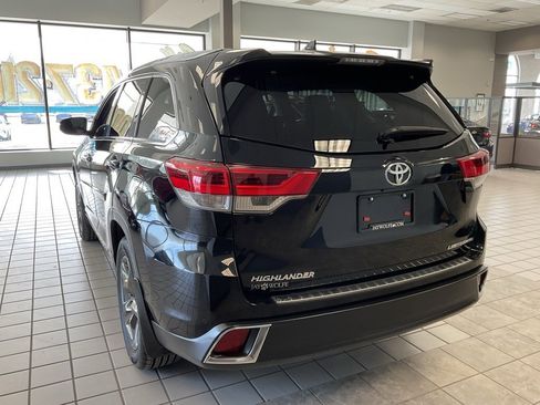 Used 2019 Toyota Highlander Limited Platinum image 5