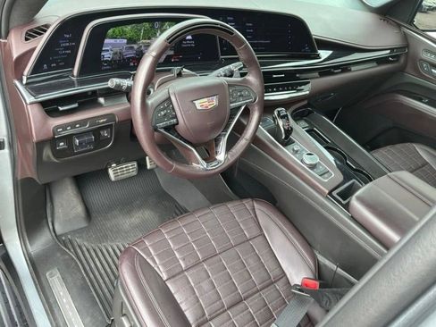 Used 2024 Cadillac Escalade ESV V w/ LPO, ONYX Package AWD/4WD image 15