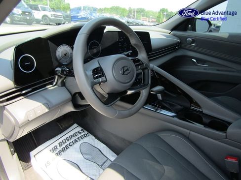 Used 2023 Hyundai Elantra SEL w/ Convenience Package FWD image 16