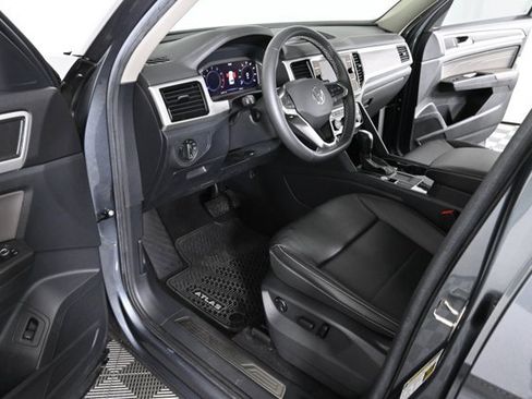 Certified 2023 Volkswagen Atlas SE w/ Panoramic Sunroof Package image 20