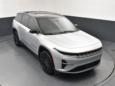 Used 2024 Jeep Wagoneer Launch Edition image 13