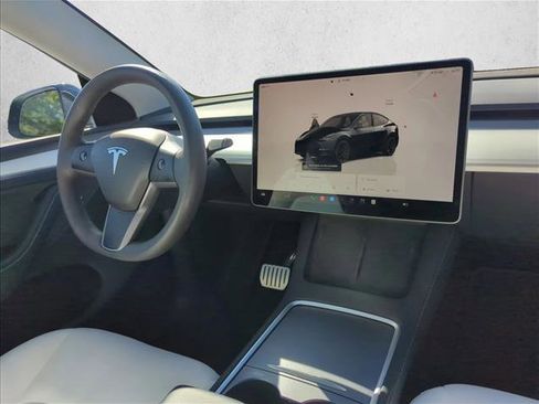 Used 2025 Tesla Model Y Performance AWD/4WD image 27
