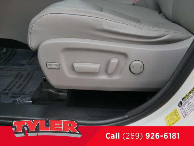 Used 2017 Toyota Highlander XLE AWD/4WD image 23