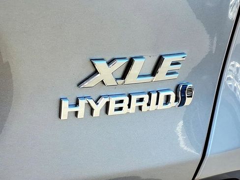 Certified 2022 Toyota RAV4 XLE w/ Convenience Package AWD/4WD image 10
